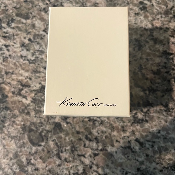 Kenneth Cole Watch, worn less than three times - Picture 2 of 4